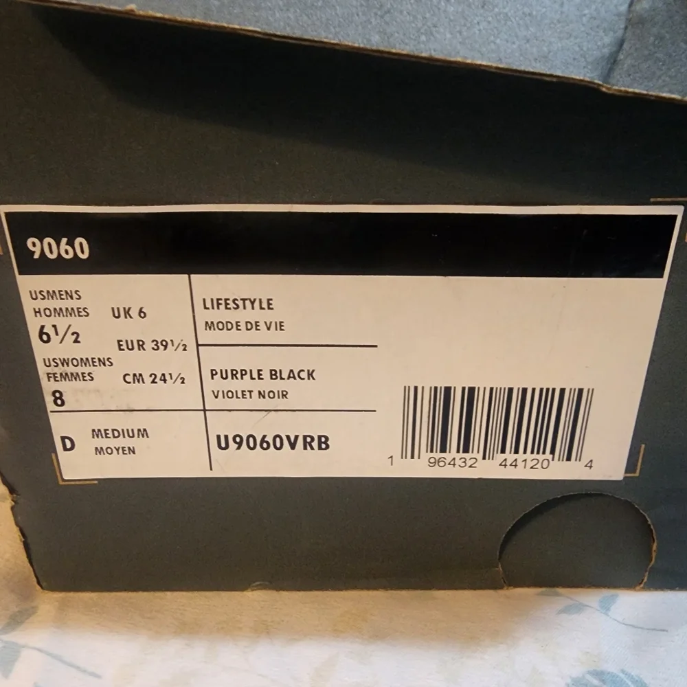 New Balance 9060 Green Sneakers - Picture 8 of 9